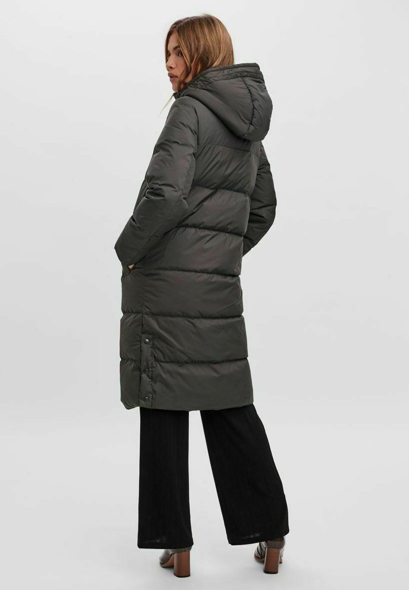 Vero Moda Daunenmantel - peat/dunkelgrün - Zalando.de