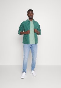 Selected Homme SLHFAVE ZIP - Polo - granite green