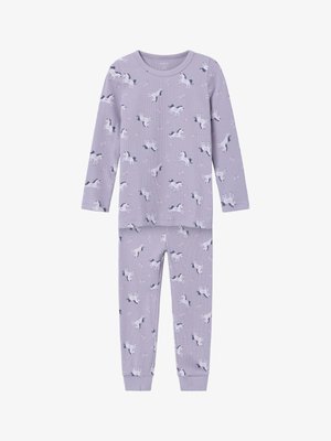Set de pijamale lungi, de culoare violet, cu un model texturat cu dungi, având un tipar cu unicorni și mici accente roz pe material.