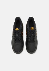 Nike Sportswear AIR FORCE 1 UNISEX - Zapatillas - black/sundial