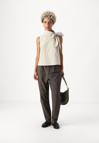 Vero Moda Petite VMSOLONA - Top - pumice stone