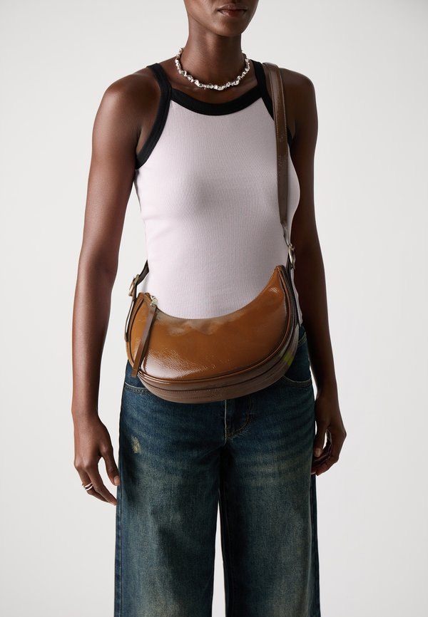 SHOULDER BAG PALMA - Cross body bag - camel