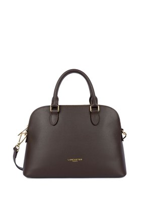 Sac à main en cuir marron foncé avec double poignées et bandoulière amovible, ferrures dorées et logo Lancaster Paris sur le devant.