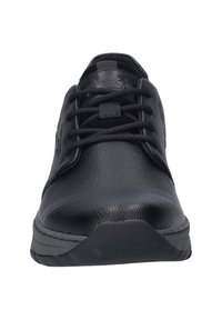 Schwarzer Lederschuh mit abgerundetem Zehenbereich, strukturiertem Finish und Schnürdesign. Verfügt über eine Gummisohle und verstärkte Nähte entlang der Kante.