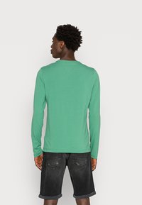 Tommy Hilfiger SLIM FIT LONG SLEEVE TEE - Camisola de manga comprida - central green