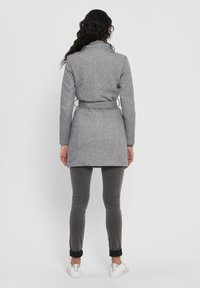 ONLY ONLELLI LIGHT - Kort kåpe / frakk - light grey melange