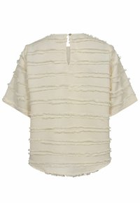 Blusa crema con frange, caratterizzata da scollatura a V, maniche corte e chiusura con bottone sul retro, con righe orizzontali texture su tutta la superficie.