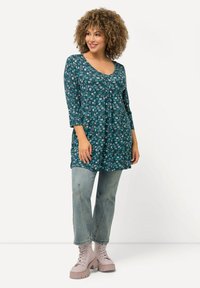 Ulla Popken FLORAL PRINT 3/4 SLEEVE A-LINE - Pitkähihainen paita - ink blue