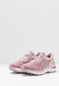 ASICS Chaussures de running sur route - light pink