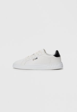Trainers - white