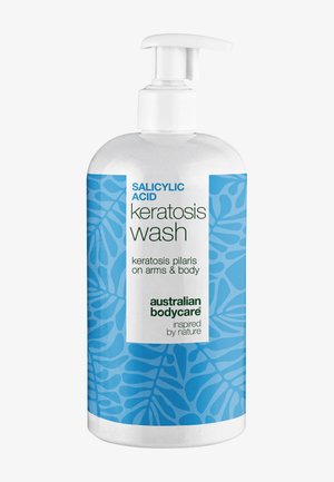 Flaske med salicylsyre keratosevask til behandling af keratosis pilaris på arme og krop fra Australian Bodycare med blåt bladmotiv.