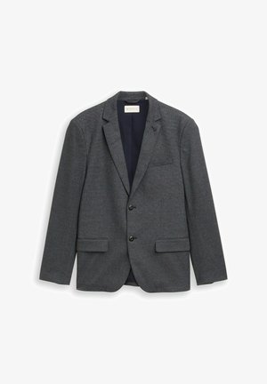 Blazer da uomo grigio scuro con rever a lancia, due bottoni, tasche con pattina e taschino sul petto, esposto su sfondo bianco.