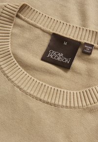 Oscar Jacobson VALTER ROUNDNECK - Stickad tröja - beige pine