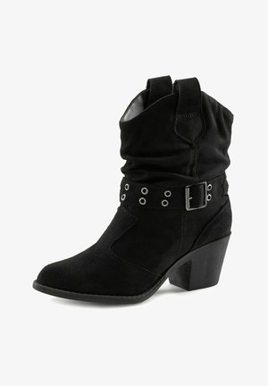 Schwarze Wildleder-Cowboystiefel mit einem lässigen Design, Knöchelhöhe und einem dekorativen Gürtel mit silbernen Ösen und einer Metall-Schnalle. Blockabsatz.