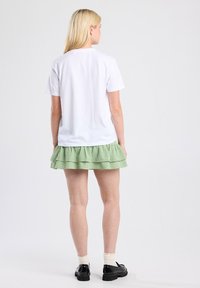 America Today RINNA - A-linjainen hame - white/green