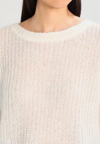 Gestuz Strickpullover - white