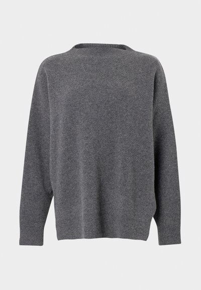 Tumehall crewnicki särk pika varrukaga ja soonikkoes ääre, hem ja kaelus, esitatud ühevärvilisel valgel taustal.