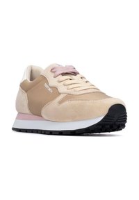 Zapatillas de ante de color beige claro con un acento rosa, diseño con cordones y una suela blanca acolchada. Parte superior texturizada con marca en el costado.