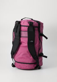 The North Face BASE CAMP DUFFEL S UNISEX - Reisetasche - cyber berry/black