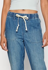 Jean Gap Relaxed Boyfriend Taille 24 Blanc - 100% Coton, Coupe Décontractée - Occasion Très Bon état