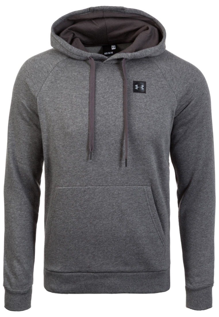 Grijze hoodie met een voorzak, voorzien van een trekkoord aan de capuchon en geribde manchetten. Het materiaal lijkt zacht, met een subtiele textuur en een logo patch.