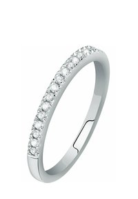 Silberring mit einer Reihe kleiner, runder, klarer Edelsteine entlang der Vorderkante, poliert und glatt mit einem schmalen Band.