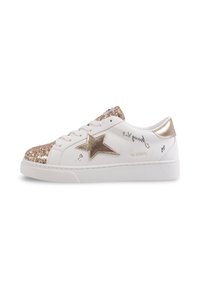 Des baskets blanches en cuir avec un bout pailleté en or, un accent en étoile métallique doré et un design manuscrit sur le côté. Semelle texturée.