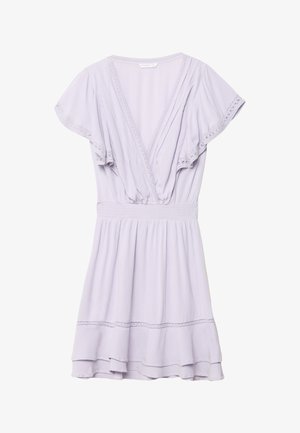 Abito lavanda chiaro realizzato in tessuto morbido. Presenta un profondo scollo a V, maniche svolazzanti e una vita smock. Ha un orlo arricciato e un sottile bordo in pizzo.