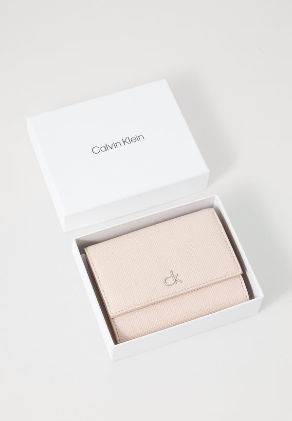 DAILY MEDIUM TRIFOLD - Wallet - rose dust2