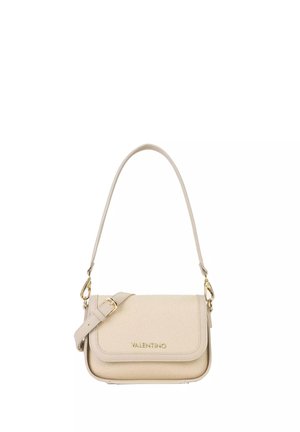 Borsa a tracolla beige Valentino con chiusura a pattina, ferrature dorate e tracolla regolabile su sfondo bianco.