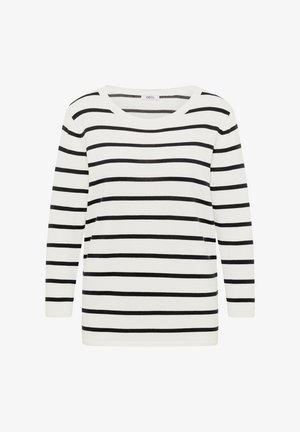 Bílá košile s dlouhým rukávem, rovnoměrně rozloženými černými horizontálními pruhy a kulatým výstřihem na jednoduchém pozadí.