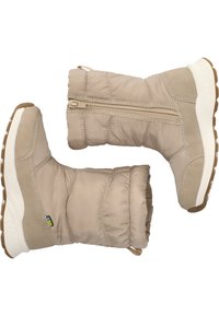 Beige geïsoleerde winterlaarzen met een gequilt bovenwerk van stof, voorzien van een zijrits en een gestructureerde rubberen zool voor grip.