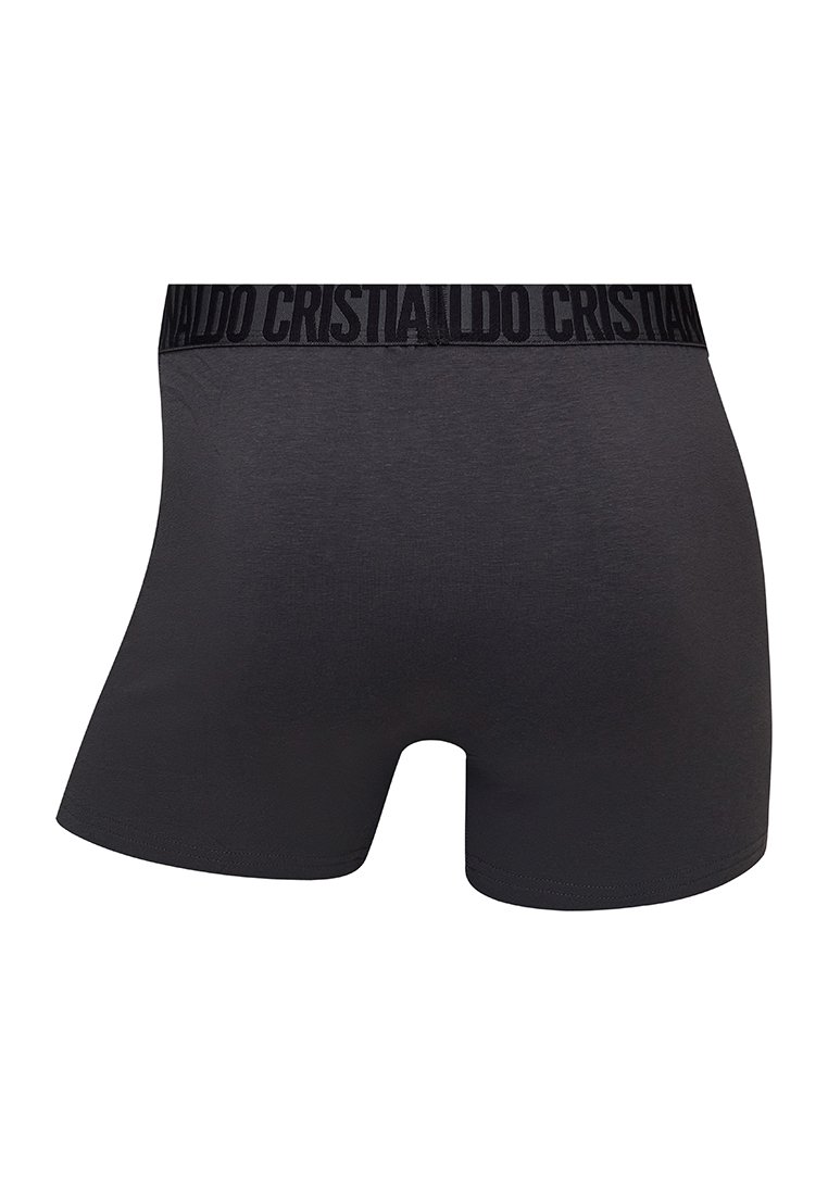 Czarne bokserki wykonane z miękkiej bawełny, z szerokim elastycznym pasem, na którym widnieje czarny nadruk "CRISTIANO". Gładka struktura i dopasowany krój.