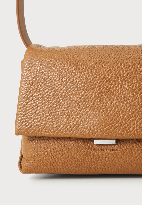 PAINA UNISEX - Cross body bag - dark honey4