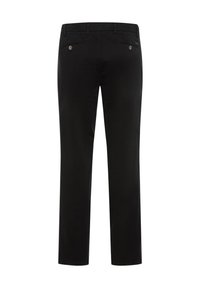 Pantaloni neri con un design a gamba dritta, dotati di due tasche posteriori con chiusura a bottone e una texture di tessuto liscia.