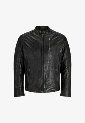 Černá kožená bunda s hladkou strukturou, vybavená vysokým límcem, předním zipem a prošívanými ramenními detaily pro zvýšení elegance.