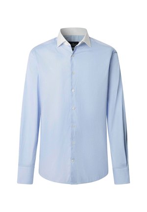 Camisa de vestir para hombre azul cielo con finas rayas verticales, cuello blanco, cierre de botones en el frente y mangas largas con puños.