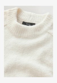 Sélectionné, ecru white