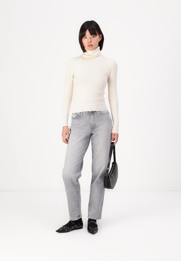 ONLJUICY MOM - Mom Jeans3