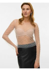 Gjennomsiktig langermet topp med brodert perledesign, med en myk beige underlag og en kontrasterende grå kantlinje.