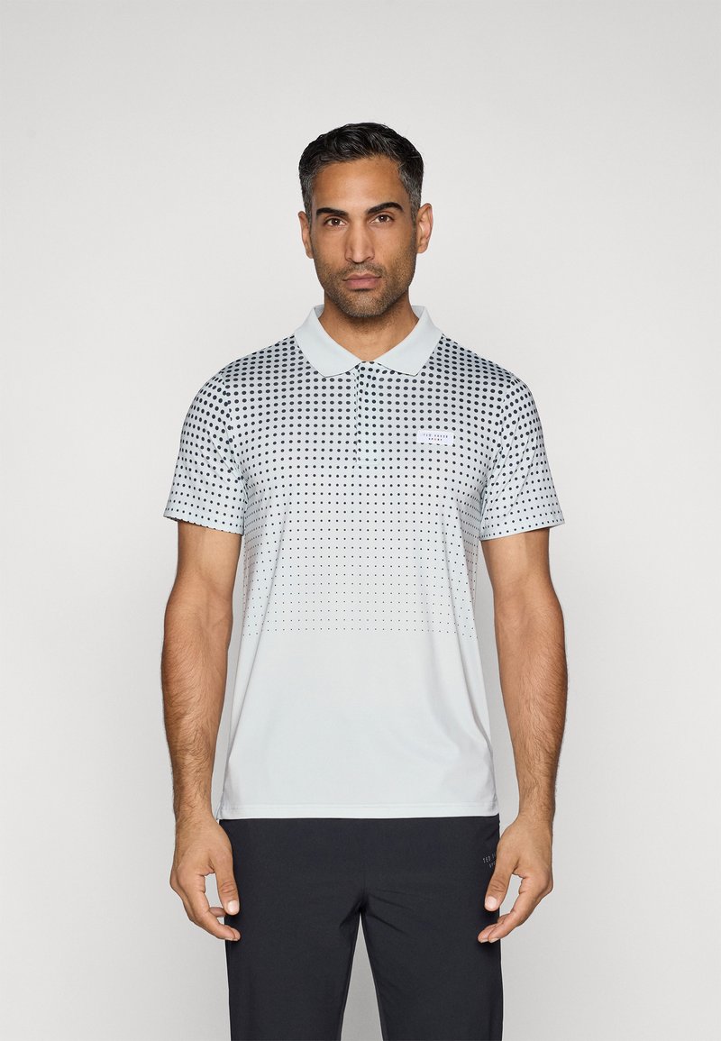 Šviesiai pilkos spalvos trumpo rankovio polo marškiniai, su taškinio rašto dizainu, kuris blyškėja link apačios. Įtrauktas stovo apykaklė ir logotipo paktas.