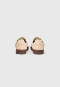 Lacoste BASESHOT - Tenisice - beige