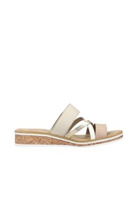 Beige en gouden slide sandalen met een kurken wedge zool. Heeft drie overlappende banden, glad leer en een getextureerde bovenlaag.