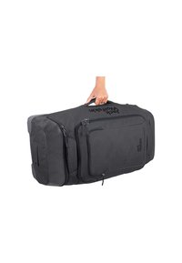 Sac de sport noir en matériau durable, avec plusieurs compartiments zippés et une poignée robuste pour un transport facile.