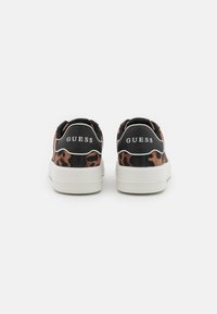 Guess ROCKIES - Zapatillas - brown