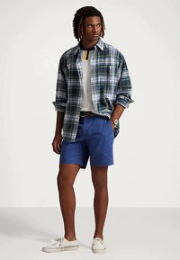 Polo Ralph Lauren 8-INCH STRETCH STRAIGHT FIT CHINO SHORT - Σορτς - old royal