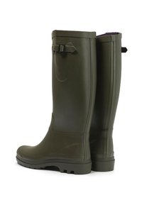 Bottes de pluie en caoutchouc vertes avec un design haut, une tige texturée, des sangles sur les côtés et une semelle épaisse pour une bonne adhérence. Pas d'ornements supplémentaires.