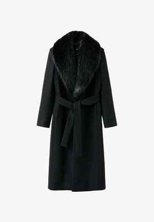 Cappotto nero con colletto in pelliccia sintetica, maniche lunghe, cintura in vita e una texture liscia. Design minimalista con una silhouette classica.