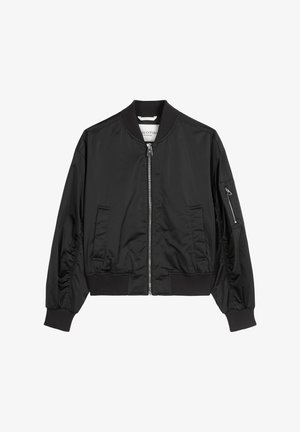 Mustaline bomber-jakk, millel on ees minev lukku, soonikkoel, varrukad, alläär, kaks esikotti ja lukuga kott vasakul varrukal.