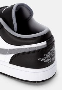Jordan AIR JORDAN 1 - Tenisky - black/particle grey-white